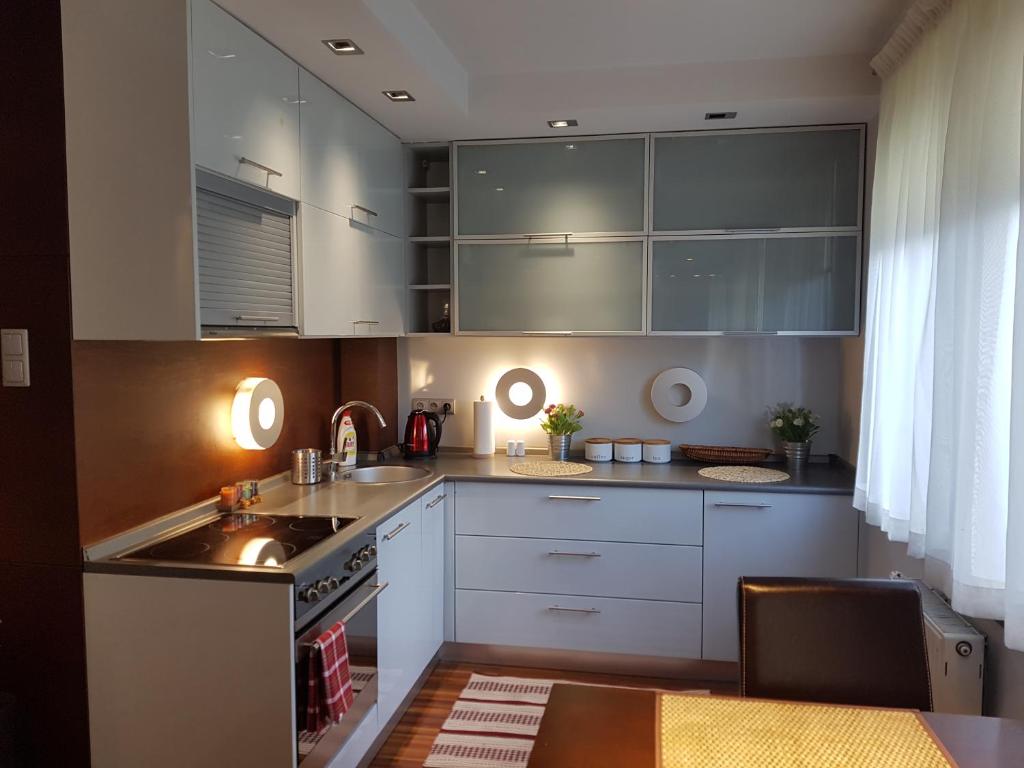 A kitchen or kitchenette at Pod Jasną Górą - Apartament 3