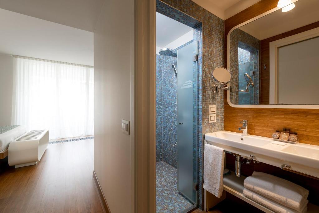Koupelna v ubytování T-Suite Hotel