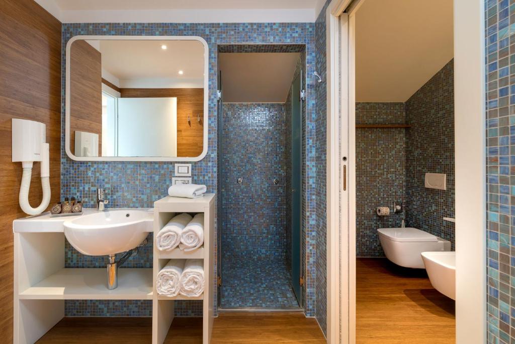 Koupelna v ubytování T-Suite Hotel