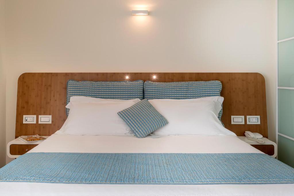 Postel nebo postele na pokoji v ubytování T-Suite Hotel