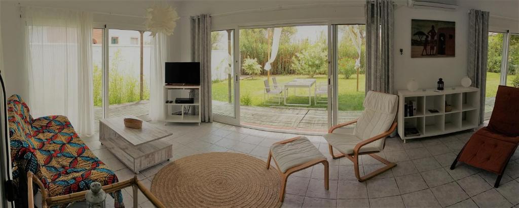 Televízia a/alebo spoločenská miestnosť v ubytovaní Casa Montecote Playa