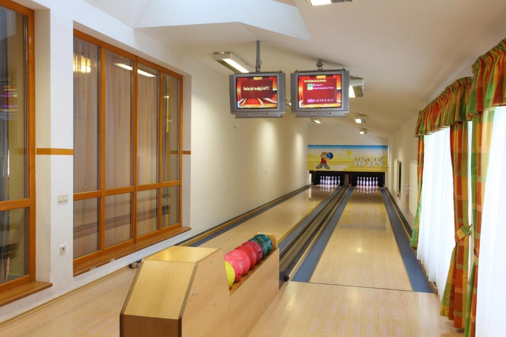Biliár nebo kulečník v ubytování Hotel Julianin dvor