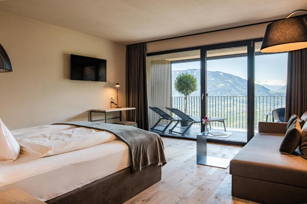 Nespecifikovaný výhled na hory nebo výhled na hory při pohledu z hotelu