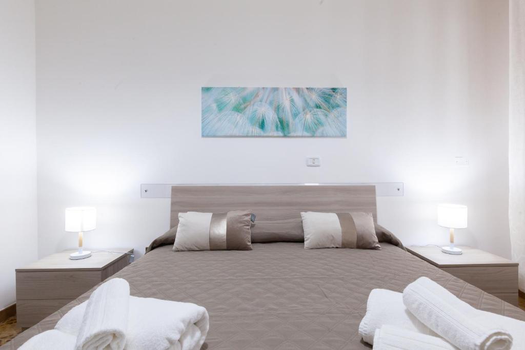 Postel nebo postele na pokoji v ubytování Lupomonaco Rooms