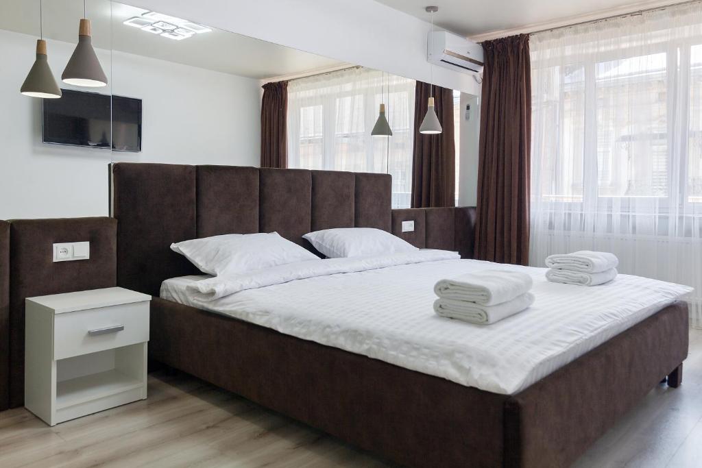 Giường trong phòng chung tại Avangard on Shpytalna St 20a Apart