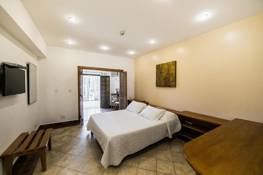 Cama ou camas em um quarto em Pousada Passeio Brig Maresias