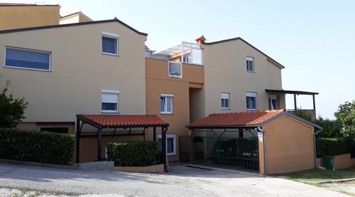 a building with a gazebo in a parking lot at Apartment Piranesi with a parking space in Pula