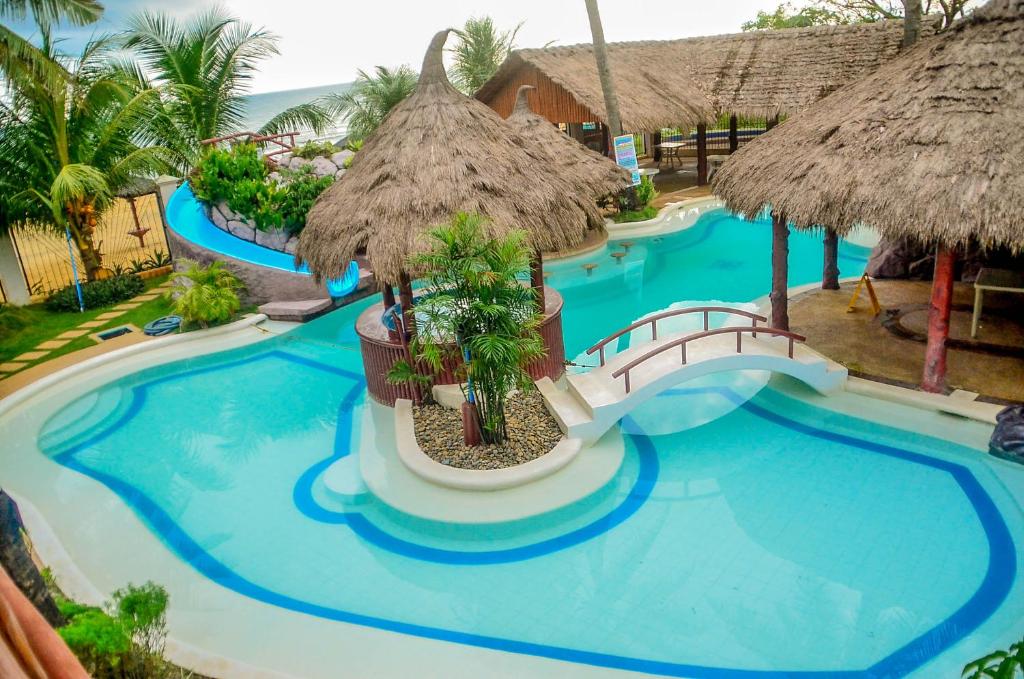 Bazén v ubytování Camaya-an Paradise Beach Resort nebo v jeho okolí