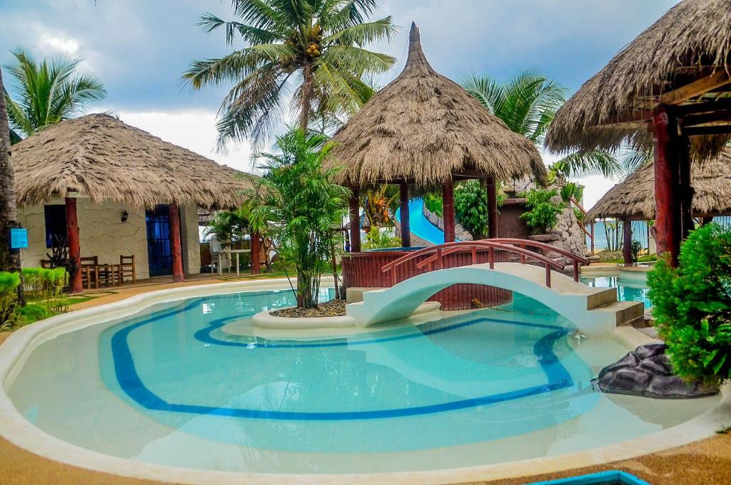 Bazén v ubytování Camaya-an Paradise Beach Resort nebo v jeho okolí