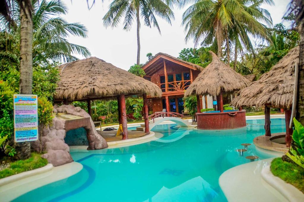 Bazén v ubytování Camaya-an Paradise Beach Resort nebo v jeho okolí