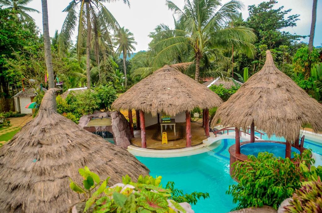 Bazén v ubytování Camaya-an Paradise Beach Resort nebo v jeho okolí