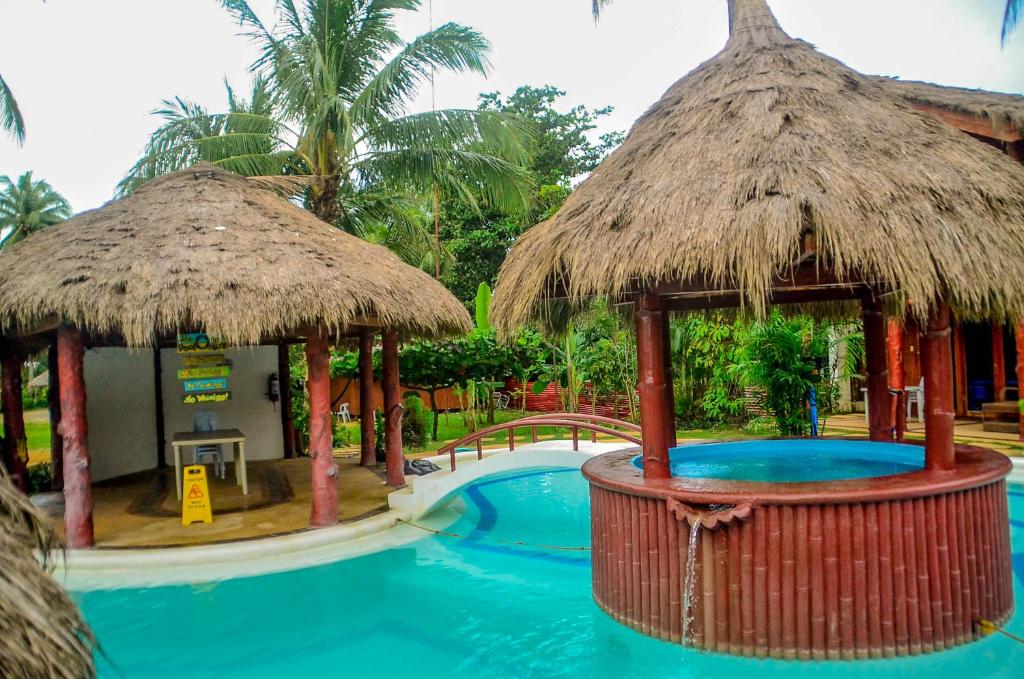 Bazén v ubytování Camaya-an Paradise Beach Resort nebo v jeho okolí