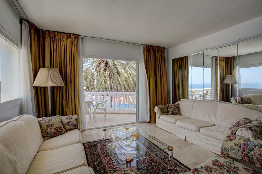 Posedenie v ubytovaní Lovely beachfront apartment Puerto Banus Marbella