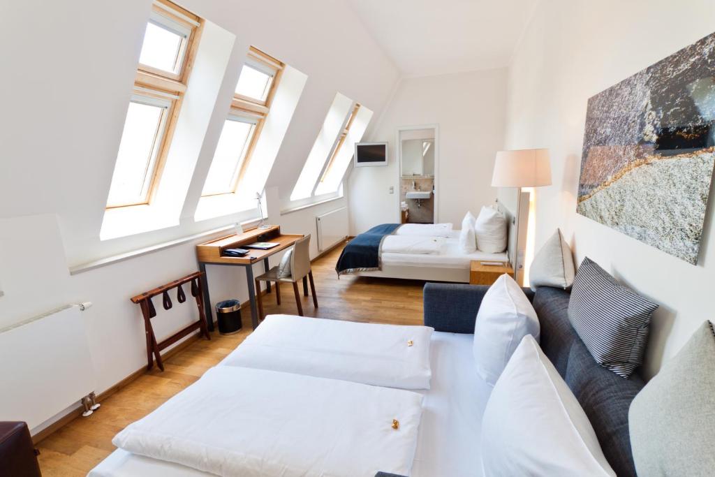 Postel nebo postele na pokoji v ubytování Qube Hotel Bergheim