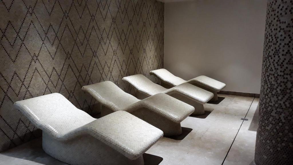 a row of white chairs in a room at Hipotels Barrosa Park in Chiclana de la Frontera