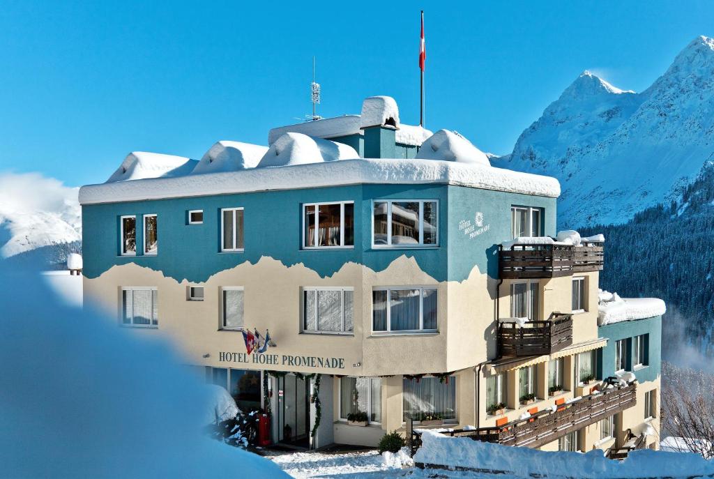 Nespecifikovaný výhled na hory nebo výhled na hory při pohledu z hotelu