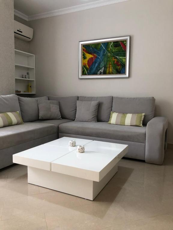 Mali i Robit Beachfront Apartment - Image 10