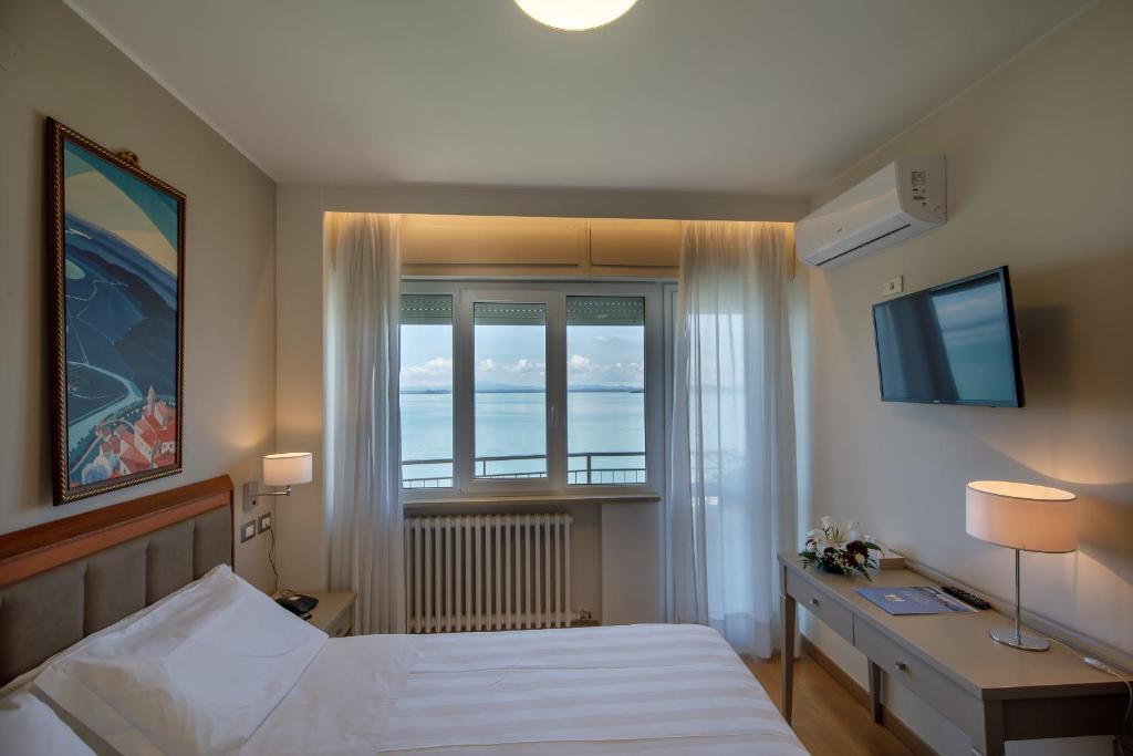 Postel nebo postele na pokoji v ubytování Hotel Lidò