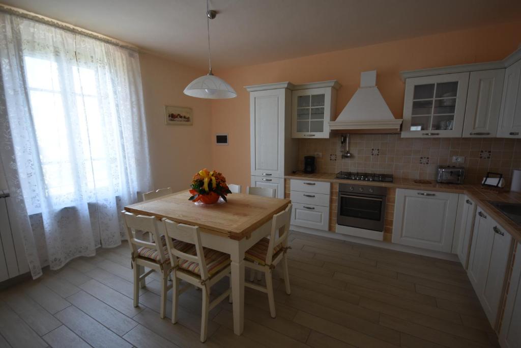Kuchnia lub aneks kuchenny w obiekcie LA CASA DI CHIANNI La Pieve