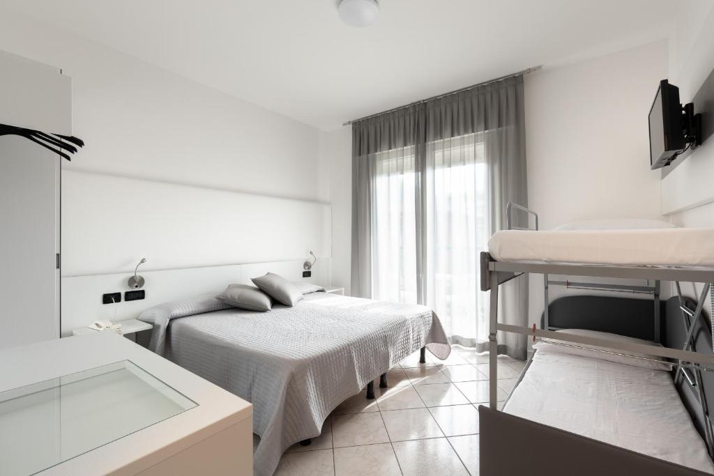 Łóżko lub łóżka w pokoju w obiekcie Hotel Kennedy