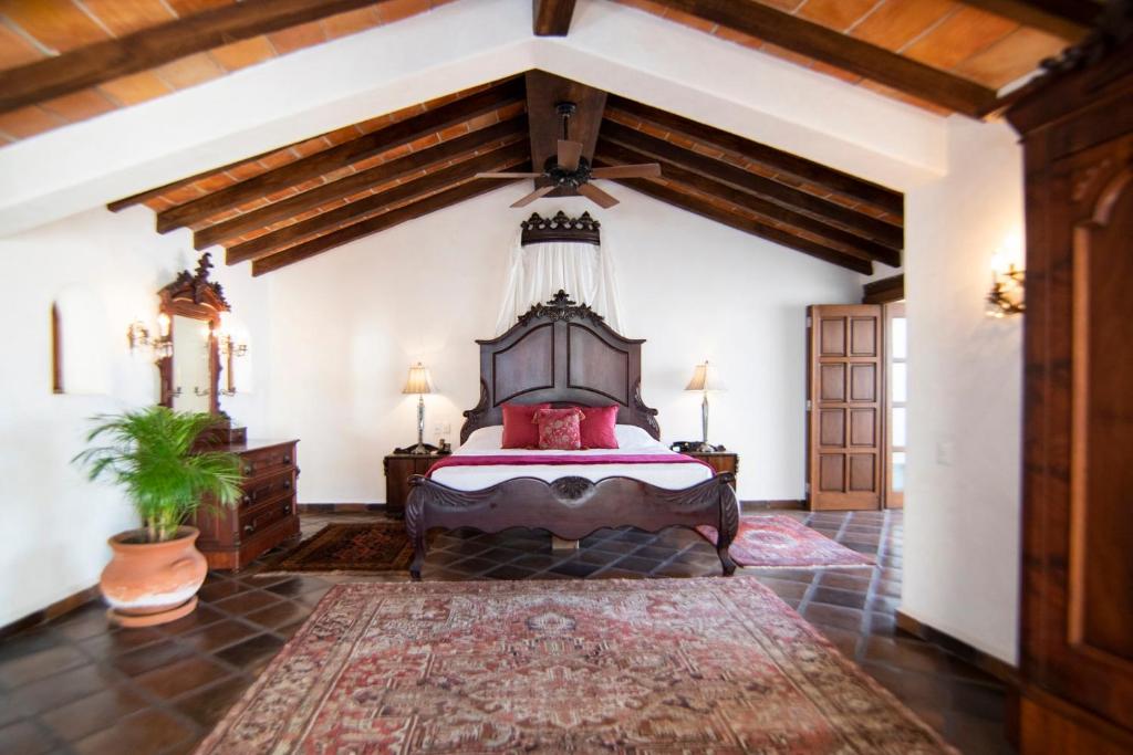 Postel nebo postele na pokoji v ubytování BellView Hotel Boutique