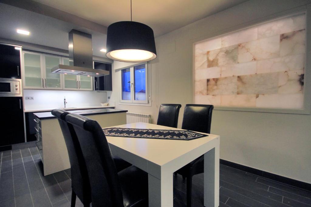 Kuchyň nebo kuchyňský kout v ubytování Lagaya Apartaments & Spa