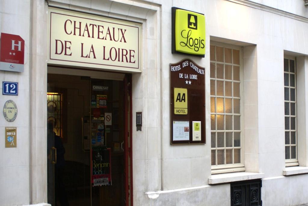 a store front of a building with a sign on it at Logis Hôtel Des Châteaux De La Loire in Tours