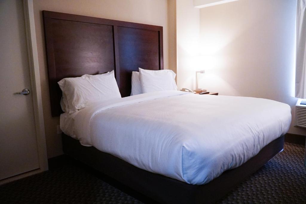 Hotel Mint JFK Airport - Queen Room