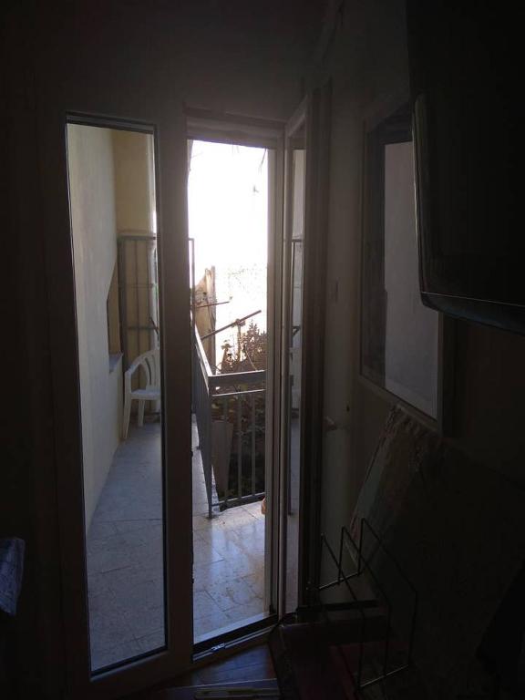 Just Renovated Studio very close to port- disιnfected after each check out