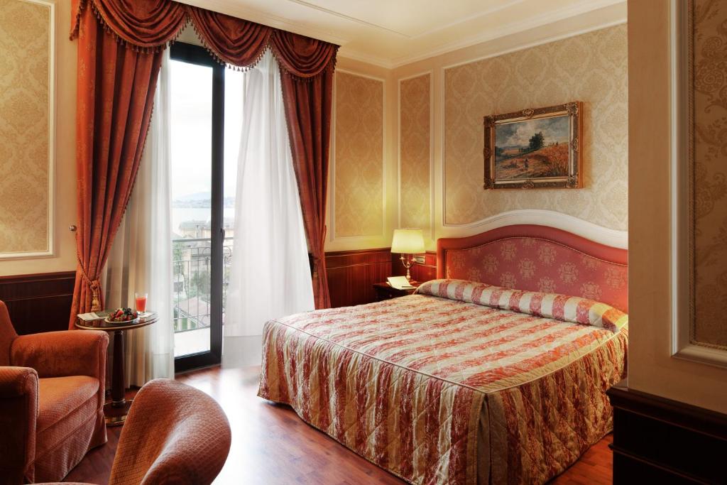 Postel nebo postele na pokoji v ubytování Hotel Simplon