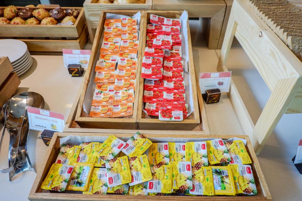 Z Through By The Zign - Resim 16