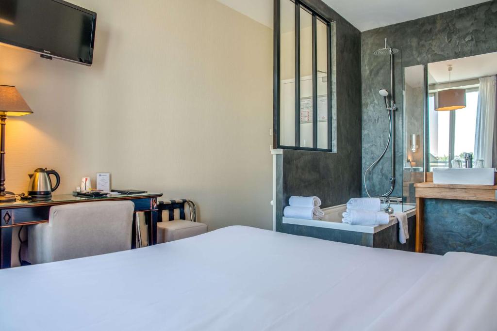 Best Western Hotel De La Plage Saint Marc sur Mer - Habitación Doble Clásica Con Vistas Al Pueblo