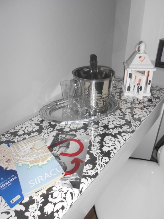 Kuchyň nebo kuchyňský kout v ubytování Home Syrakos B&B