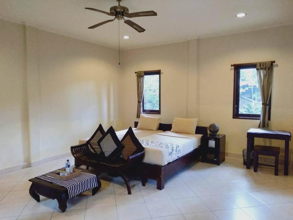 Giường trong phòng chung tại Prasanti Bed & Breakfast