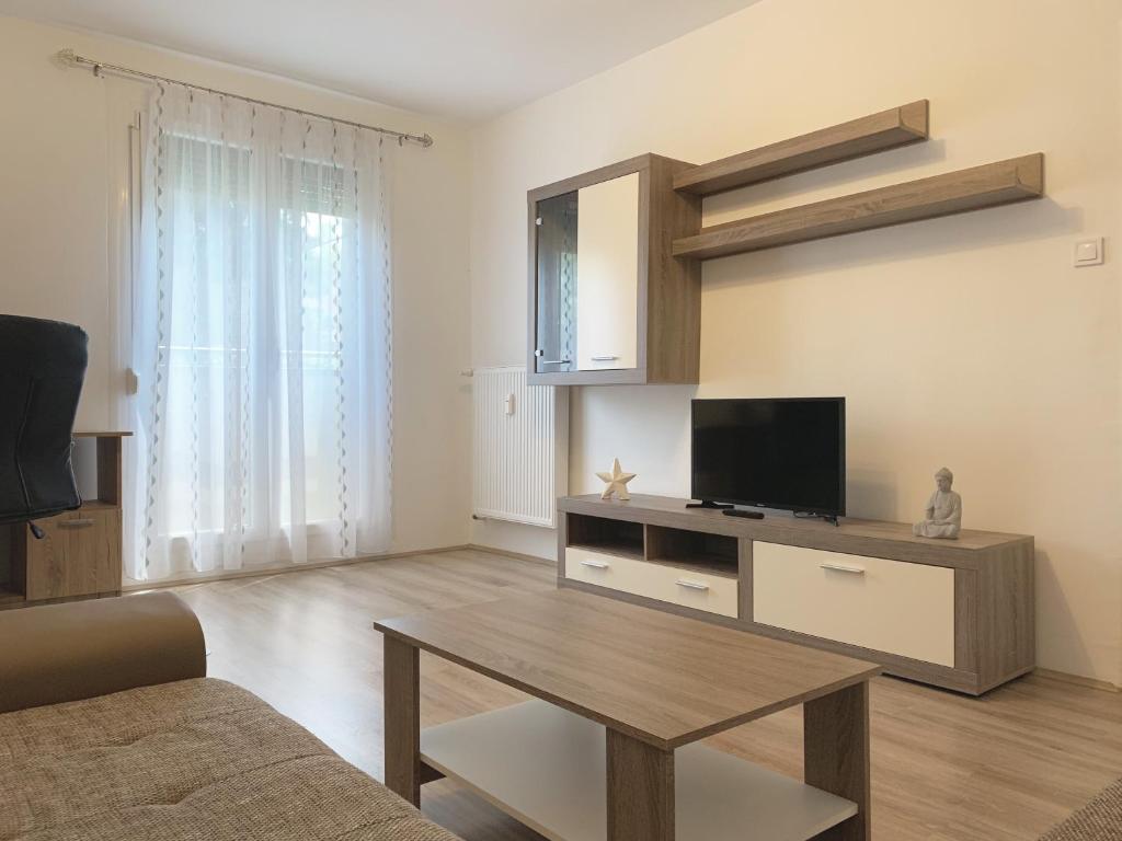 Egyetemváros B. Apartman - Housity