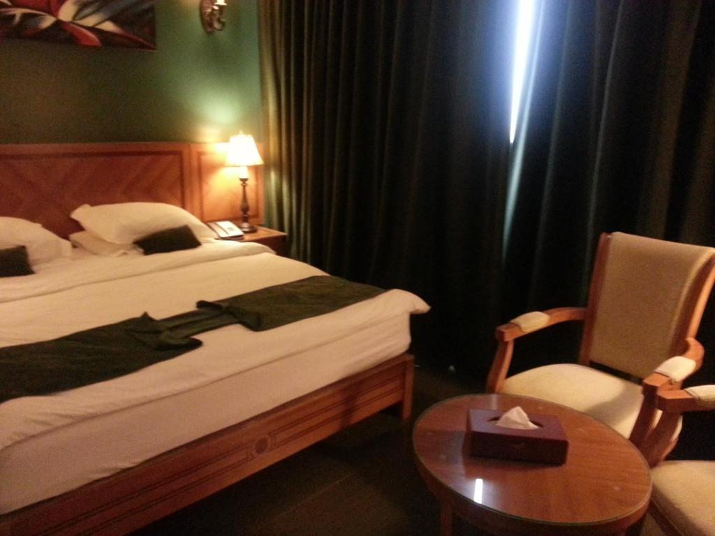 Postel nebo postele na pokoji v ubytování La Rosa Hotel By Brother International