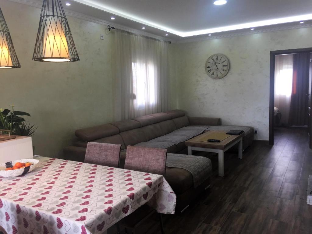 Postel nebo postele na pokoji v ubytování Eko Apartmani Krackovic