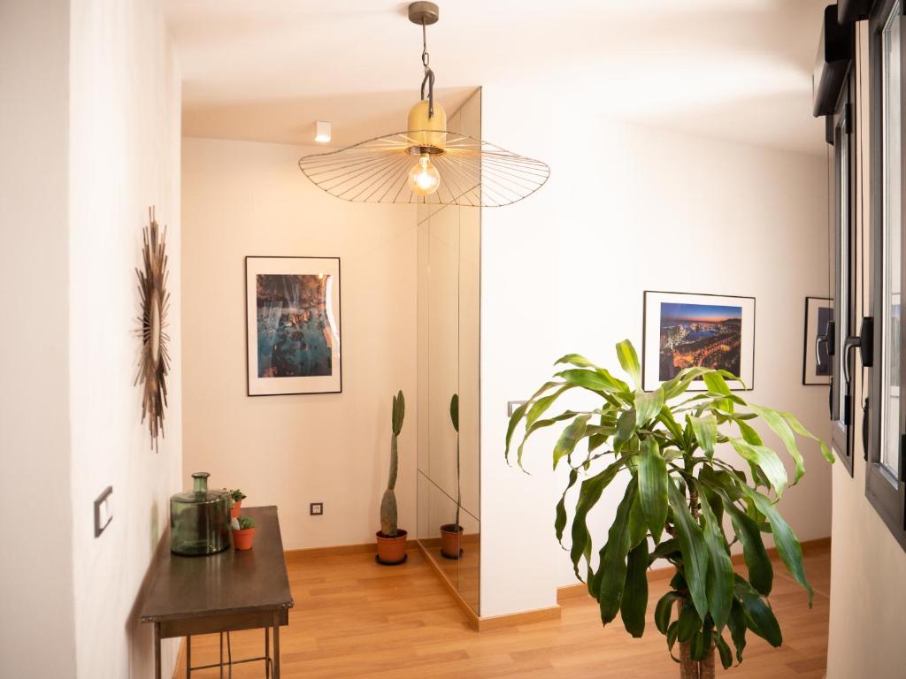 Zdjęcie z galerii obiektu Stylish Apartment in the heart of Málaga with Pool w Maladze