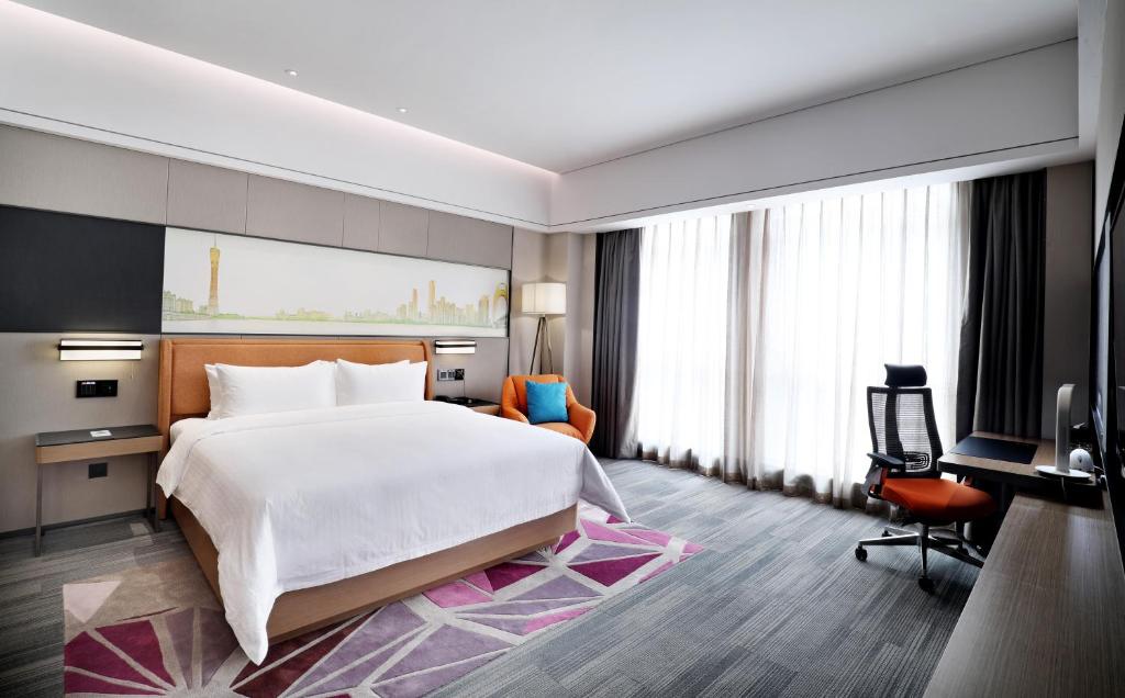 Postel nebo postele na pokoji v ubytování Hampton by Hilton Guangzhou Dongxiaonan