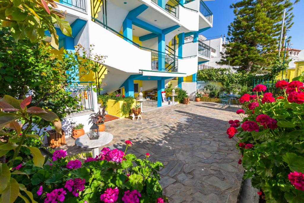 Vonkajšia záhrada v ubytovaní Iris Apartments