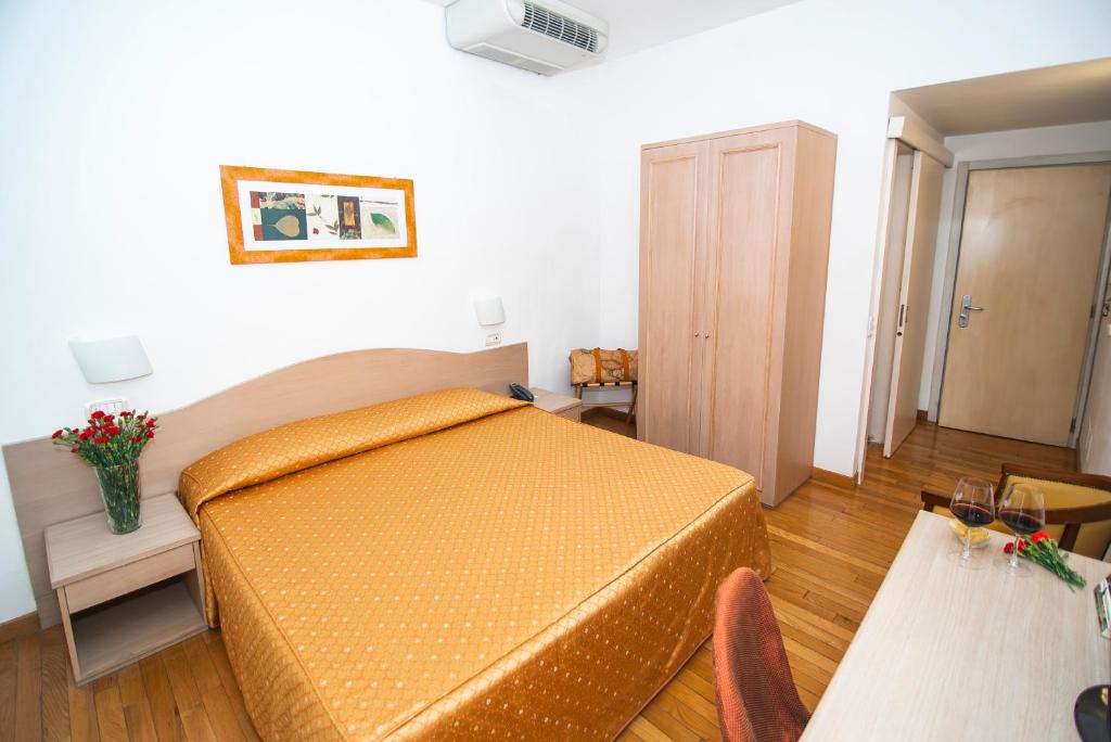 Postel nebo postele na pokoji v ubytování Hotel La Colonna