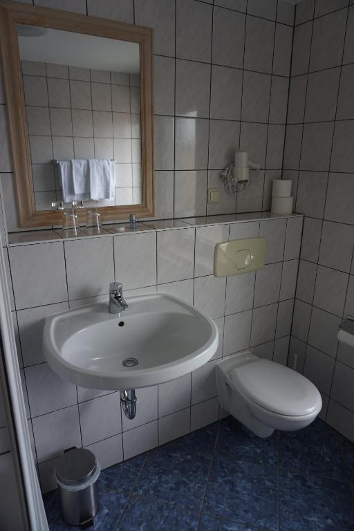 Koupelna v ubytování Hotel am Bahnhof