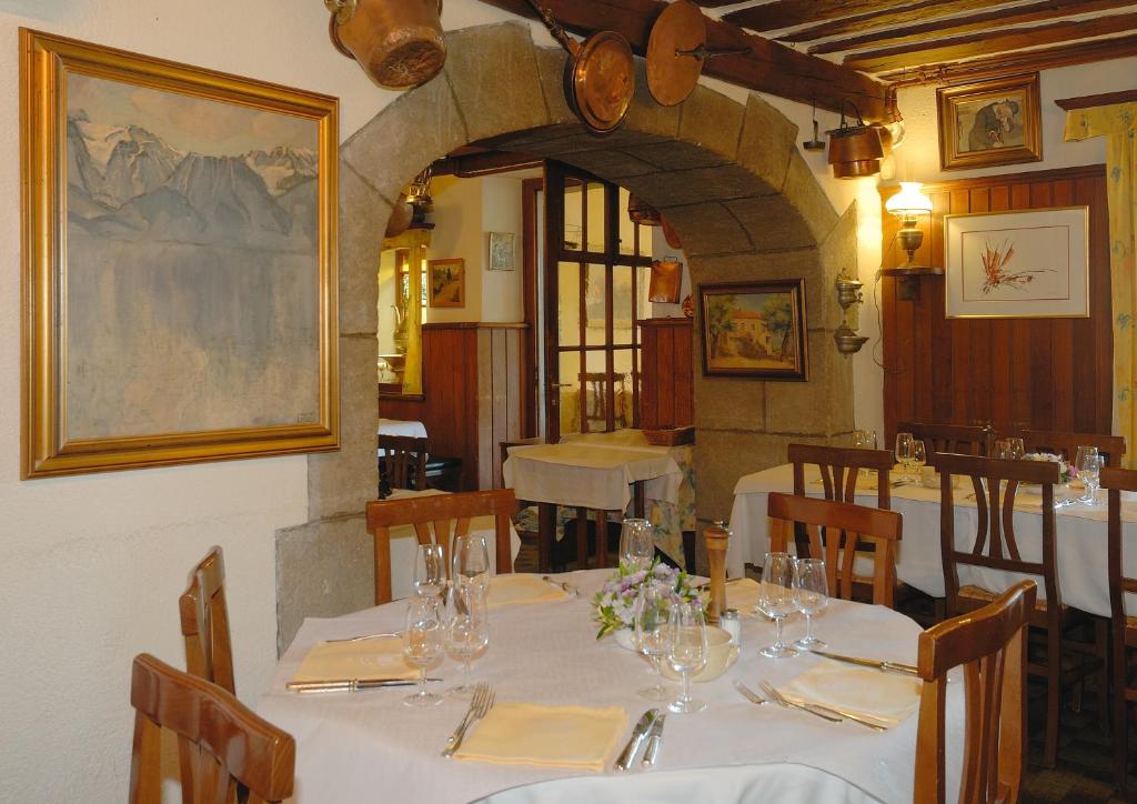 Restaurace v ubytování Auberge de Dully