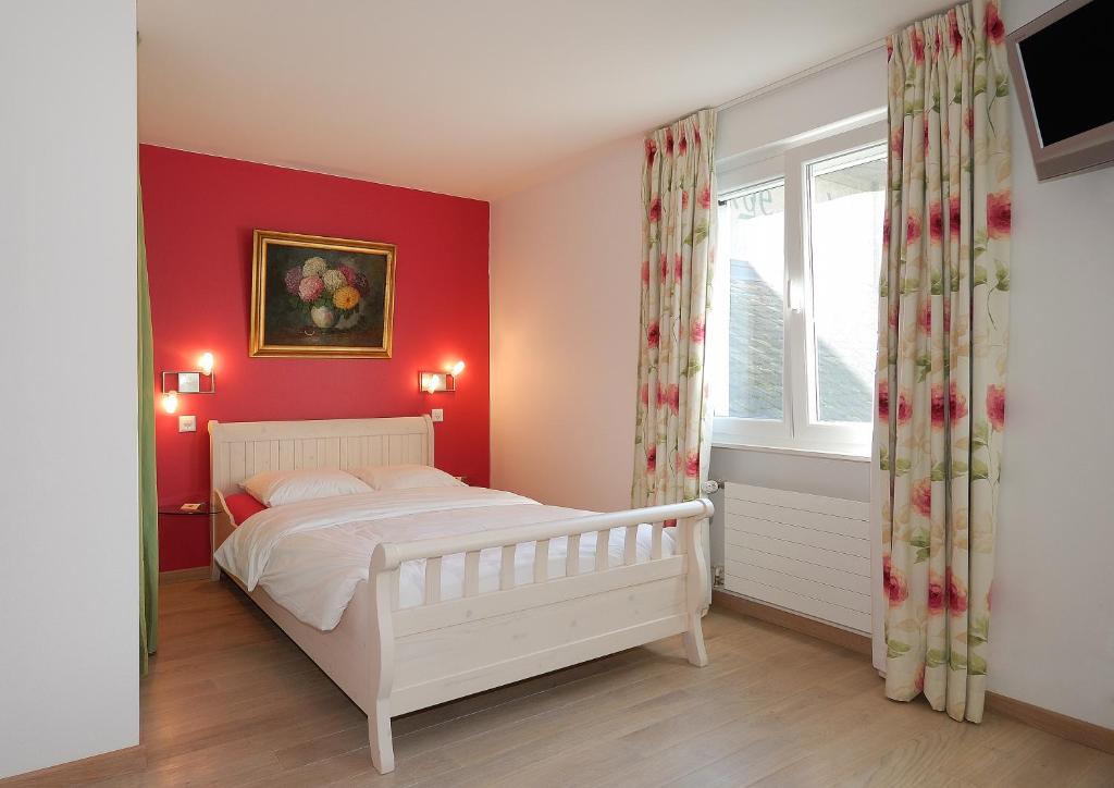 Postel nebo postele na pokoji v ubytování Auberge de Dully