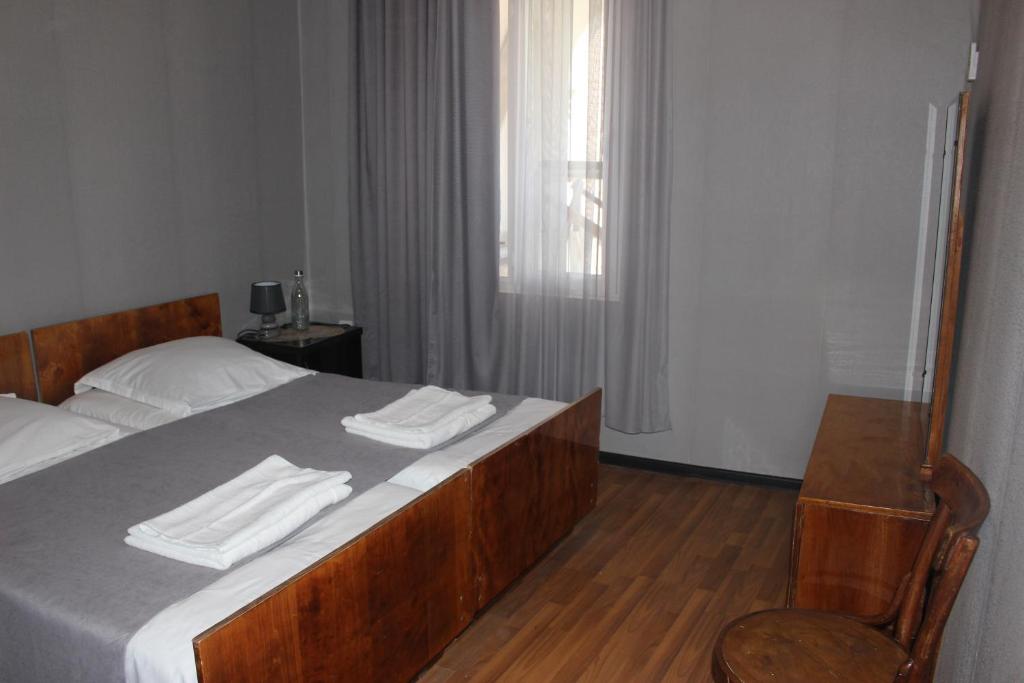 Zarzma - Standard Twin Room With Shared Bathroom