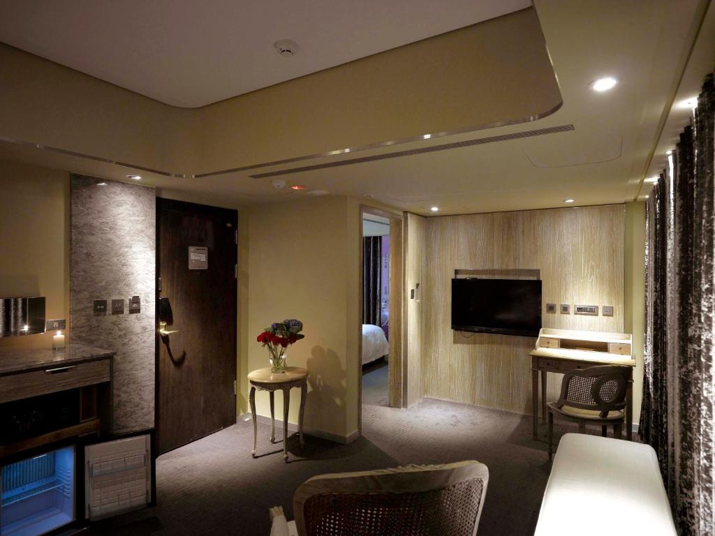 TV a/nebo společenská místnost v ubytování inhouse Hotel