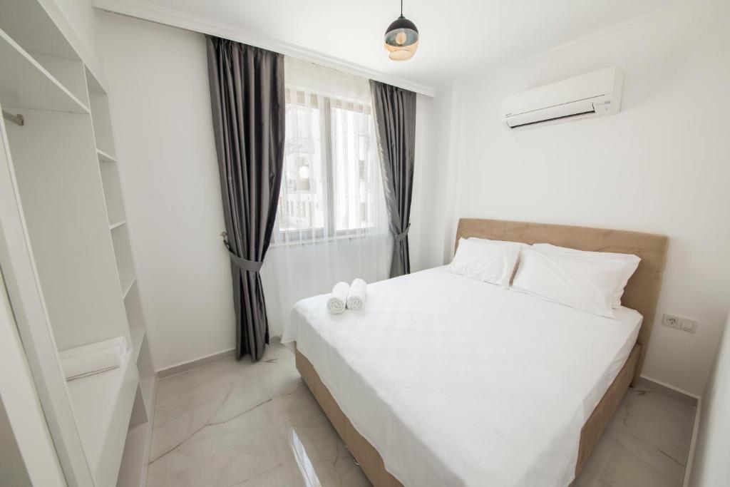 A bed or beds in a room at Cedrus Suites