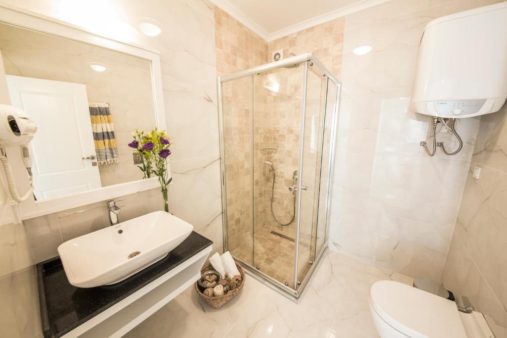 A bathroom at Cedrus Suites