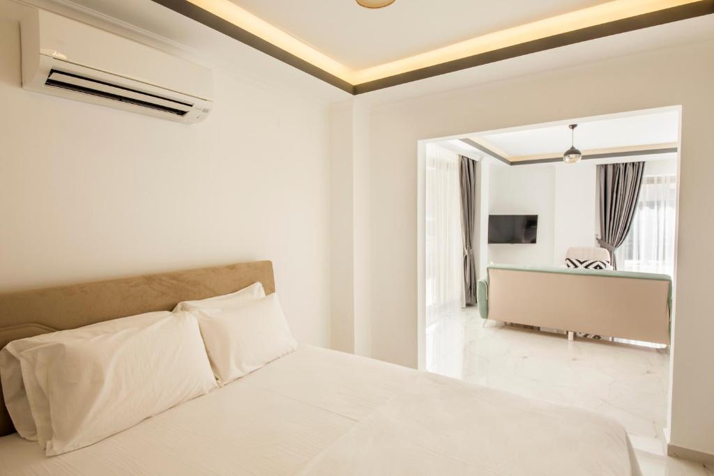 A bed or beds in a room at Cedrus Suites