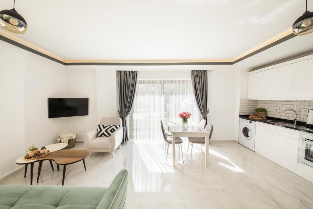 A kitchen or kitchenette at Cedrus Suites